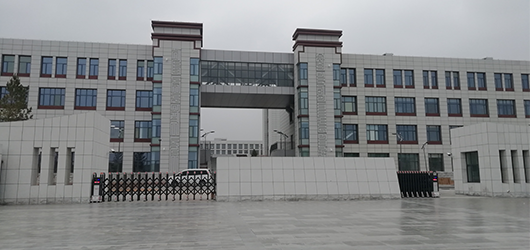 鄂尔多斯市蒙古族学校电教室电脑桌，安装升降屏风桌