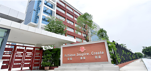 广州南沙区亚加达国际预科升降屏风电脑桌，外语听力考试桌效果