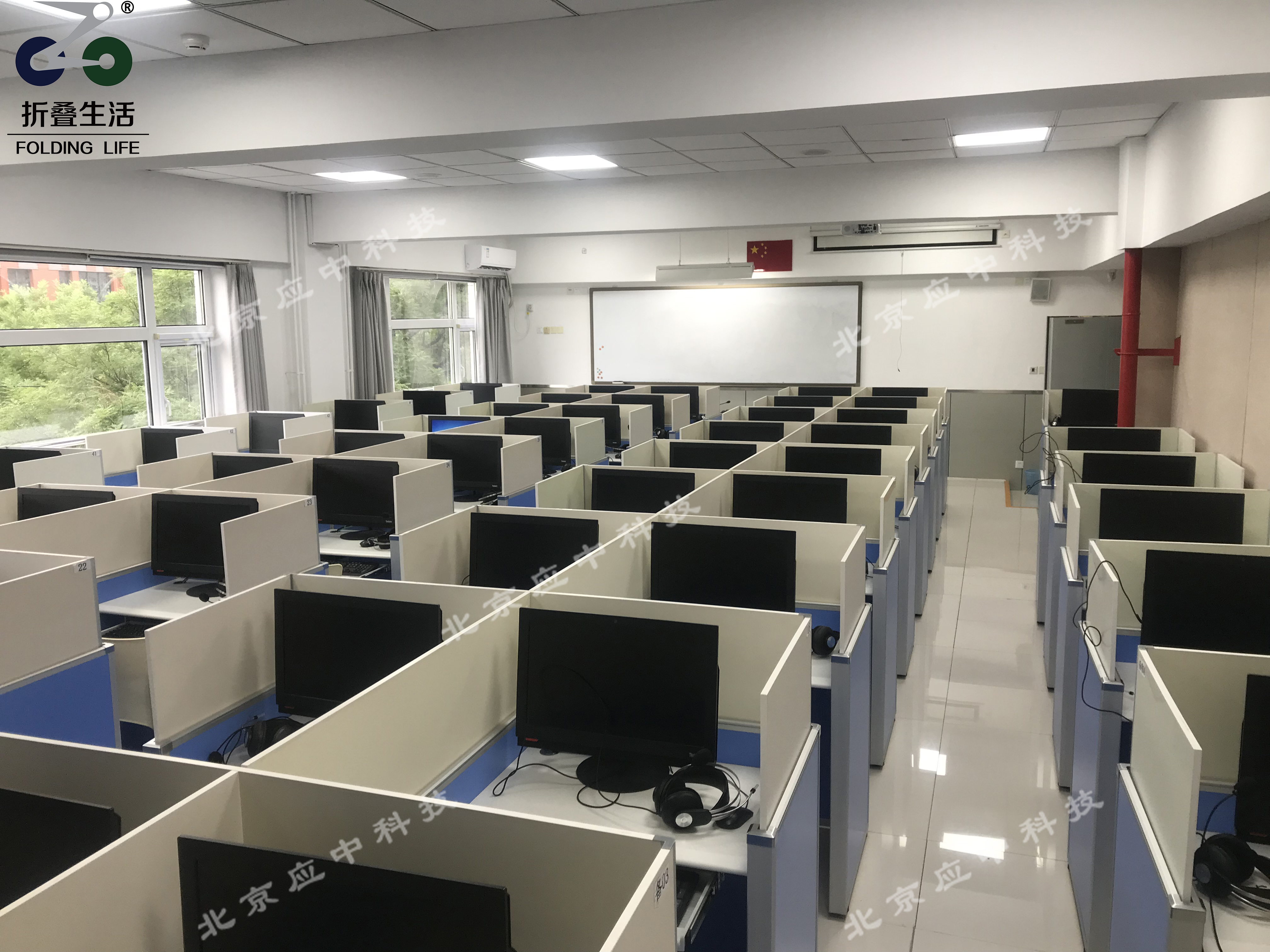 应中科技:升降屏风桌满足语音教室使用需求