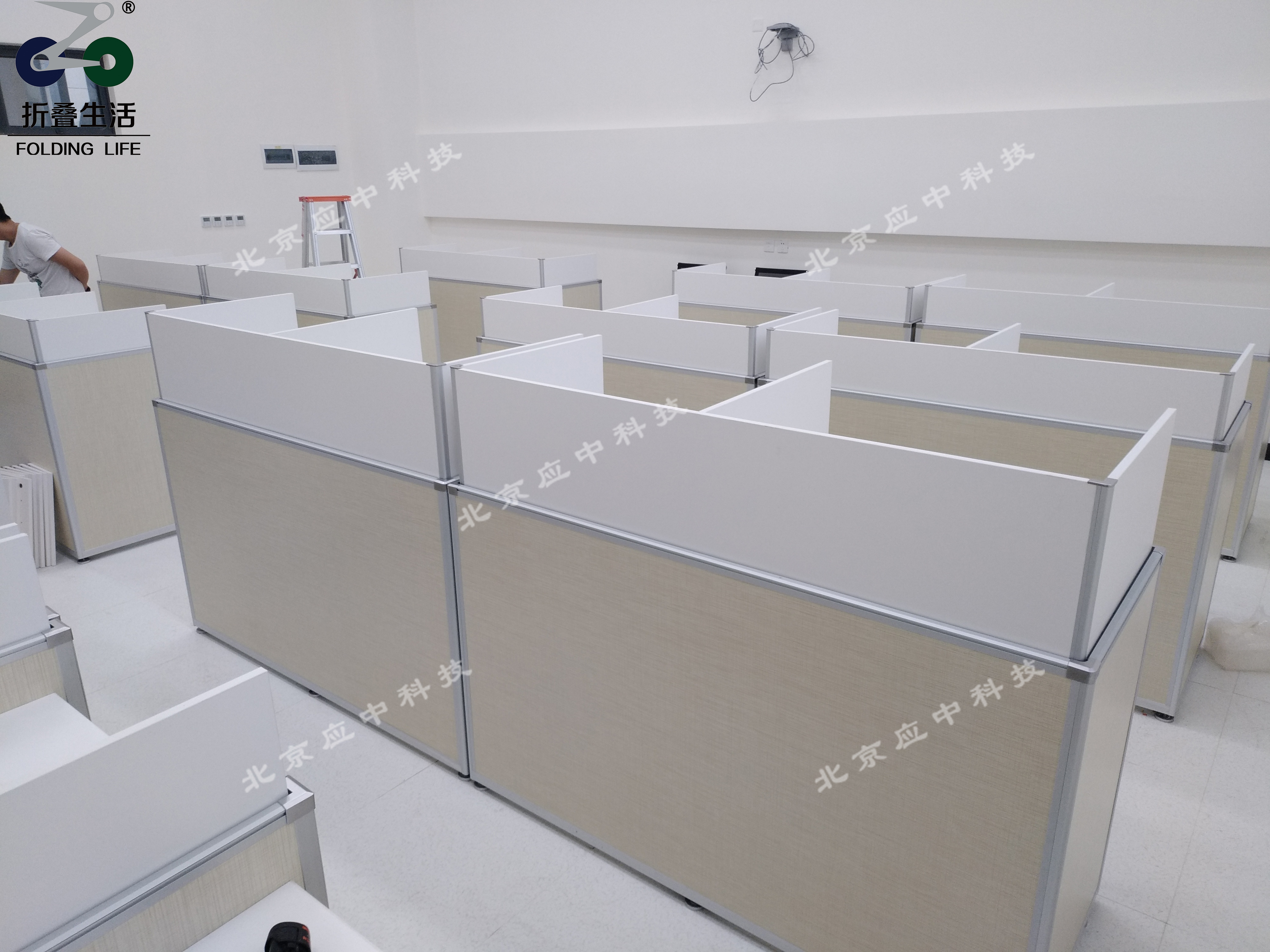应中科技：智能升降屏风机考卡座成考场新标配